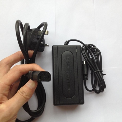 CE-zertifizierter Desktop-AC-DC-Power-Adapter mit Eingangsspannung AC 100-240V 50/60HZ