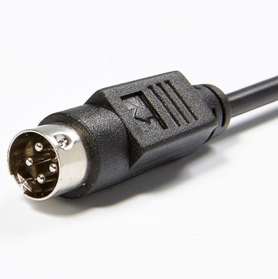 Schwarzer 4-Pin-Power-Adapter für elektronische Geräte