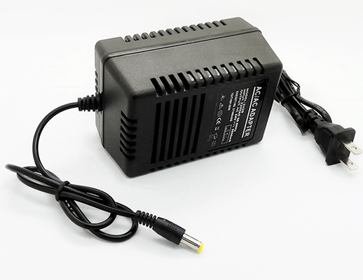 Einphasige Wechselstrom-zu-Wechselstrom 24V 2A lineare elektrische Leistungstransformator mit 5,5*2,1 Gleichstromstecker