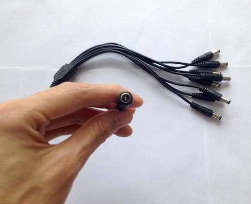 1 männliches bis 8 männliches Doppelweibliches Splitterkabel für 5,5 mm/2,1 mm CCTV-Kamera DC-Leistung CE-Genehmigung