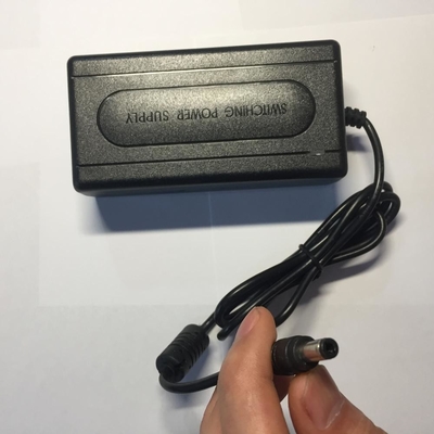 Schreibtisch 100 240V AC 12VDC 6Amp Adapter 72W 12V Schwarz Stromversorgung Ausgangsstrom 6A