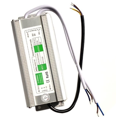 110-240V 50/60HZ Eingangsspannung 12V 5A 60W Wasserdichte Stromversorgung mit langer Lebensdauer
