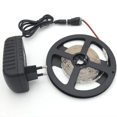 Nicht wasserdichtes Kunststoffschalen DC 12V 2A 24W 1.5A 18W Stromadapter für 300 LEDs 5m