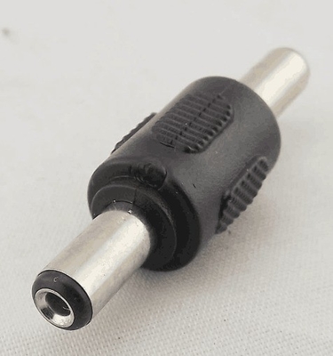 Männlich-Männlich-Kopplungsanschluss-Adapter für schwarzen Gleichstromanschluss 5,5x2,1 mm Transformator