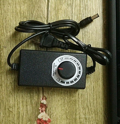 Stecker 3-12V 24W Gleichspannungsanpasser Stufenloser Spannungsregler 2A 5.5*2.1