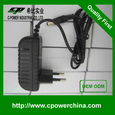 12 Watt Stromversorgungsadapter mit einem Ausgangsstrom von 1000 mA und einer Eingangsspannung von 100-240 V