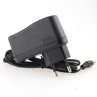 18 Watt Stromadapter mit 100-240 V Wechselstrom-Eingang und DC 12 V 1.5 A Ausgang
