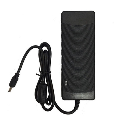 12VDC Ausgangsspannung Schreibtischanschluss C-Leistung 100-240V Wechselstrom 10A 120W Adapterladegerät
