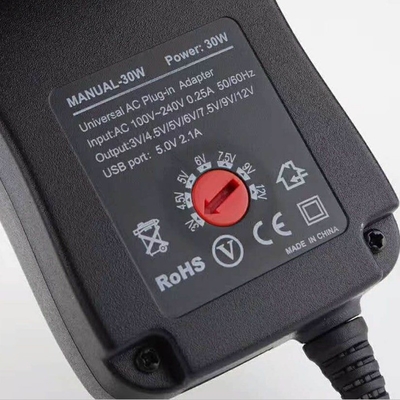 Universalverstellbarer Ladeadapter 3-12V 30W 2.1A mit USB-Ausgangstyp DC schwarz