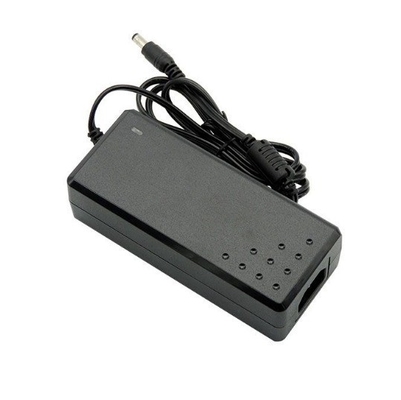 AC100-240V Eingang 15V 3A Gleichstromadapter mit 1,2m Kabel und 45W Max-Ausgang durch C-Power