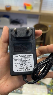 CE FCC ROHS zertifizierte 16,8V 2A Lithium-Ionen-Batterielader für C-Power-Power-Adapter