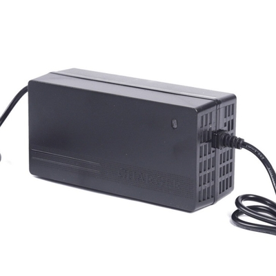 AC 100-240V Eingang C-Leistung 240W Blei-Säure-Batterie-Ladegerät 5S 72.5V mit Schnellladung