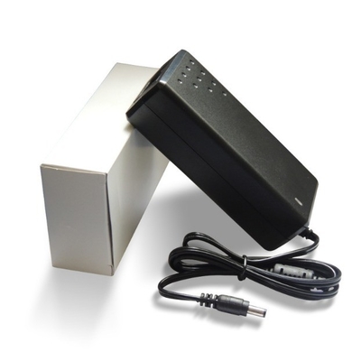 AC100-240V Gleichstrom 12V Eingangsstrom 12V 5A Laptop-Power-Adapter mit CE-Zertifikat Schwarz