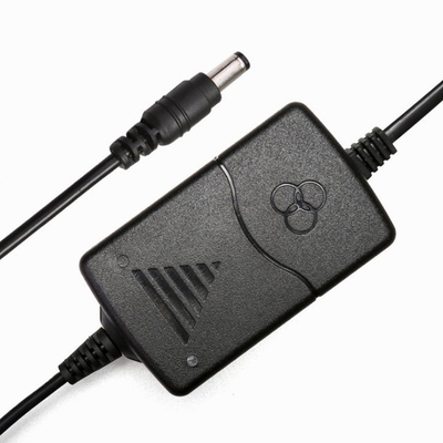 24V Desktop-Power-Adapter 12V 2A für Steckverbinder C-Power AC 100-240V Eingang