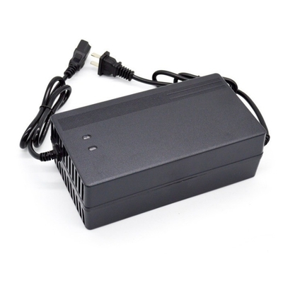 58.8V 4A Lithiumbatterie-Ladegerät für 51.8V 14s Li-Ionen-Ebike mit Eingang 100-240V/0.5A