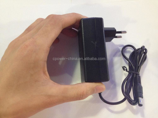 15V 2A 30W Gleichstrom-Ausgangstyp Wechselstrom-Gleichstrom-Power-Adapter für LED-Leuchten und elektrische Geräte