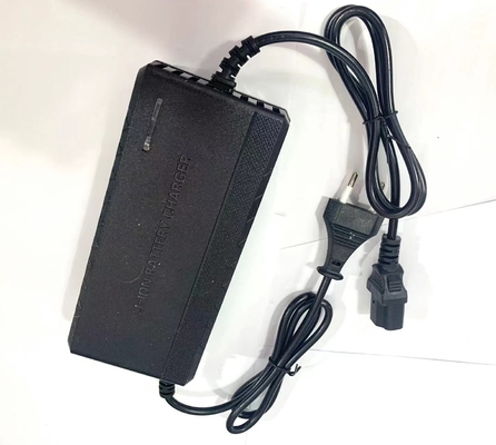 Leistungsstarker und bequemer 25,2V 2A Adapter-Batterielader für C-Power-Lithiumbatterien