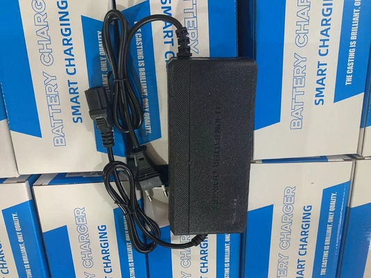 Leistungsstarker und bequemer 25,2V 2A Adapter-Batterielader für C-Power-Lithiumbatterien